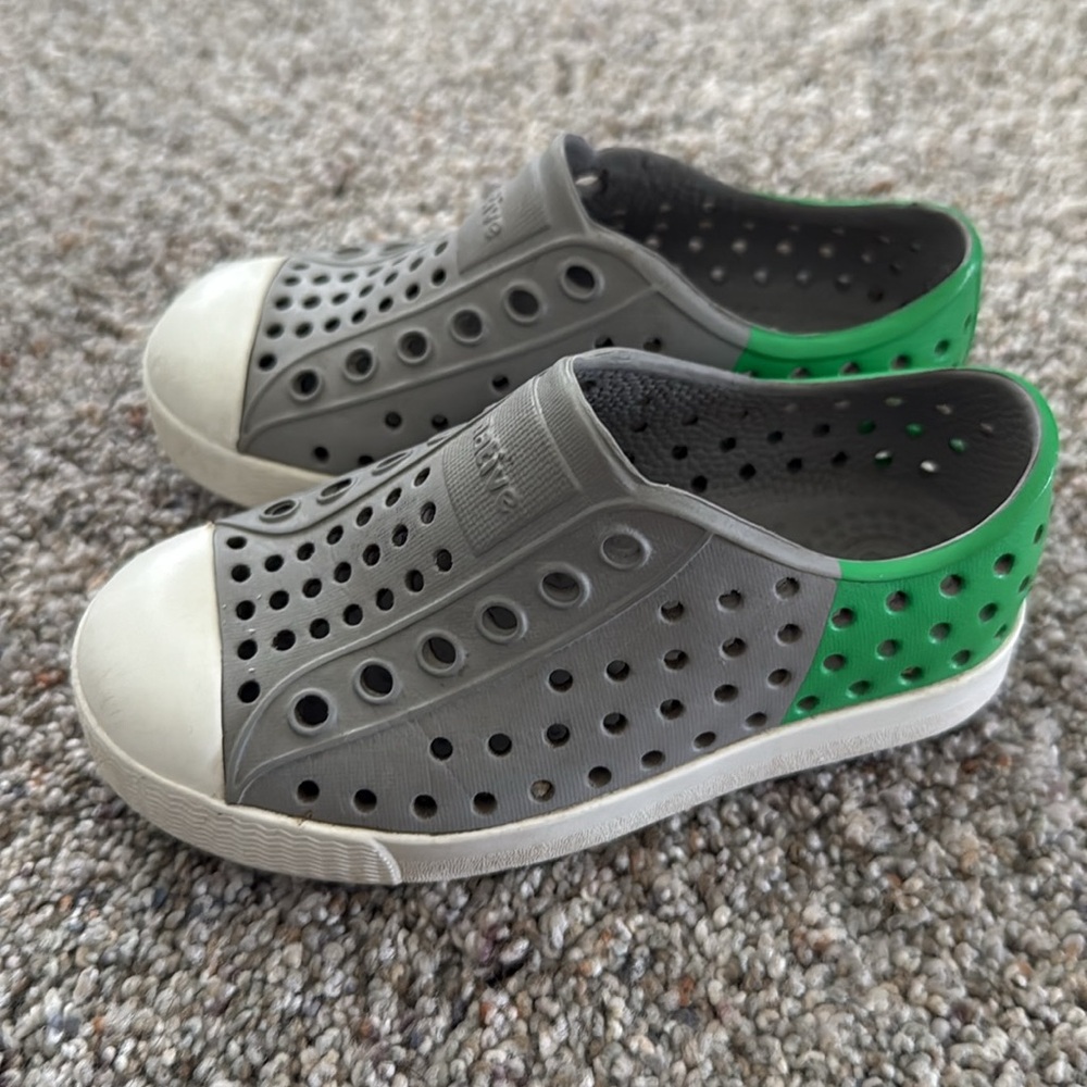 Native Shoes Kids Gray and Green Water Shoes - Picture 4 of 6
